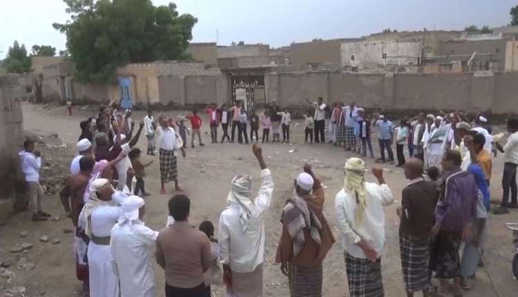 عدد من الوقفات عقب صلاة الجمعة بالحديدة تندد بحصار الدريهمي